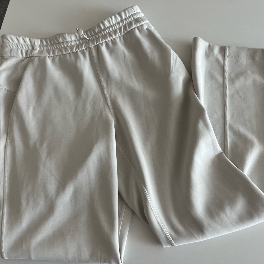 Lululemon Softstreme Pant in Bone